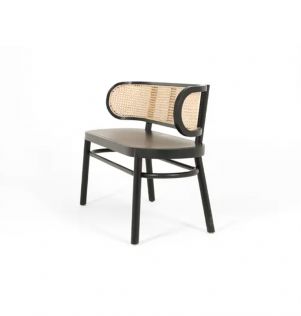 Kursi atau Bangku dengan Sandaran Rotan